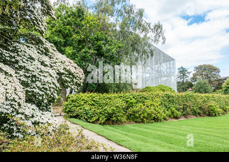 Charles Rennie Mackintosh gestaltete NTS Eigentum Die Hill House in Helensburgh Schottland Großbritannien in seiner Hill House Box vom Garten aus gesehen Stockfoto