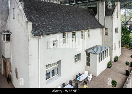 Blick aus dem Inneren der Box von Charles Rennie Mackintosh gestaltete NTS Eigentum Die Hill House in Helensburgh Schottland Großbritannien in seiner Hill House Box Stockfoto