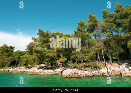 Ansicht der Kroatischen Küste in der Nähe von Malinska auf der Insel Krk, Kroatien Stockfoto
