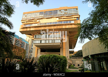 Beeindruckende Fassade der nationalen Bibliothek von Argentinien in Buenos Aires, Argentinien, Südamerika Stockfoto