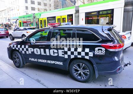 MELBOURNE, AUSTRALIEN-13 Jul 2019 - eine öffentliche Ordnung Reaktion der Polizei auf der Straße in Melbourne, Victoria, Australien. Stockfoto