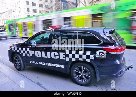 MELBOURNE, AUSTRALIEN-13 Jul 2019 - eine öffentliche Ordnung Reaktion der Polizei auf der Straße in Melbourne, Victoria, Australien. Stockfoto