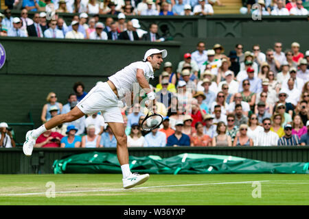 London, Großbritannien. 10. Juli 2019. Tennis: Grand Slam, ATP-Tour, Wimbledon, singles, Männer, Viertelfinale, Djokovic (Serbien) - goffin (Belgien). Novak Djokovic aus Serbien ist in Aktion. Credit: Frank Molter/dpa/Alamy leben Nachrichten Stockfoto