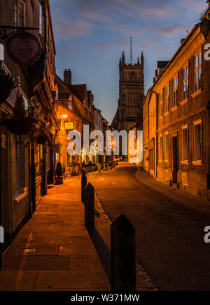 Nacht Zeit Bild von Black Jack Straße in Cirencester Gloucestershire in England. Dies war die zweite Hauptstadt im römischen Britannien genannt Corinium. Stockfoto