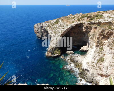 Blaue Grotte Höhle in Malta an einem sonnigen Tag. Stockfoto