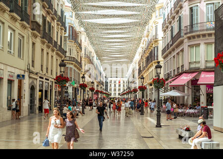 Malaga, Spanien - 23. Juni 2018. Leute auf dem Marques de Larios Fußgängerzone, Stadtzentrum von Malaga, Spanien Stockfoto