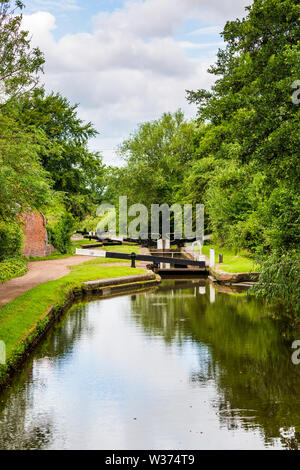 Ein Flug von Sperren auf der Tardebigge Flug, Worcester und Birmingham Canal, Worcestershire Stockfoto