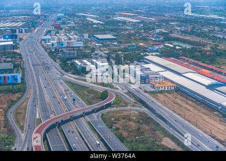 , Samutprakan Thailand-June, 19,2019: Wenn im Flugzeug vor Erreichen des Suvarnabhumi Airport Blick nach unten aus dem Fenster des Flugzeugs sehen die landsc Stockfoto