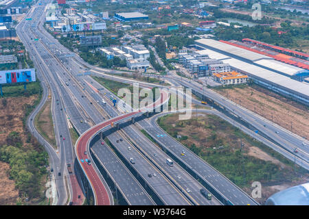 , Samutprakan Thailand-June, 19,2019: Wenn im Flugzeug vor Erreichen des Suvarnabhumi Airport Blick nach unten aus dem Fenster des Flugzeugs sehen die landsc Stockfoto