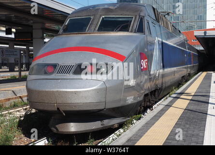 Mailand, Italien: 12. Juli 2019: Paris-mailand Hochgeschwindigkeitszug SNCF TGV Lyria im Bahnhof Porta Garibaldi, Mailand, Stockfoto