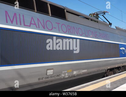 Mailand, Italien: 12. Juli 2019: Paris-mailand Hochgeschwindigkeitszug SNCF TGV Lyria im Bahnhof Porta Garibaldi, Mailand, Stockfoto
