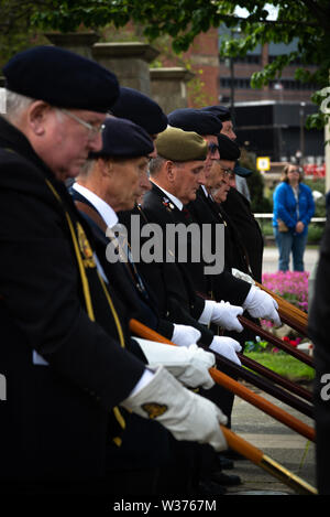 D-Day 75 Jahre Gedenkfeiern in Liverpool War Memorial, die von lokalen regimental Veteranen, hochrangige Arm, Navy und R.A.F Veteranen besucht Stockfoto