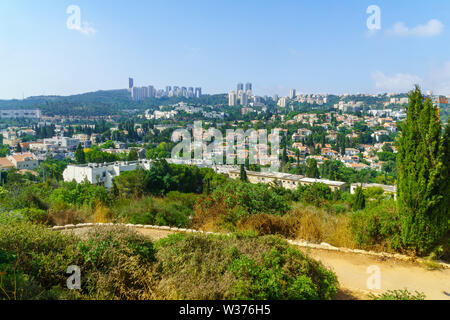 Haifa, Israel - 12. Juli 2019: Landschaft von Neve Shaanan und anderen Nachbarschaften auf dem Berg Karmel, Haifa, Israel Stockfoto