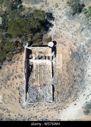 Antenne von verlassenen Bauernhof aus Stein Haus durch die frühen Pioniere des Bezirks in der Nähe von Kyancutta Eyre Peninsula South Australia gebaut Stockfoto