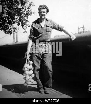 Zwiebel Verkäufer auf dem Embankment, London Stockfoto