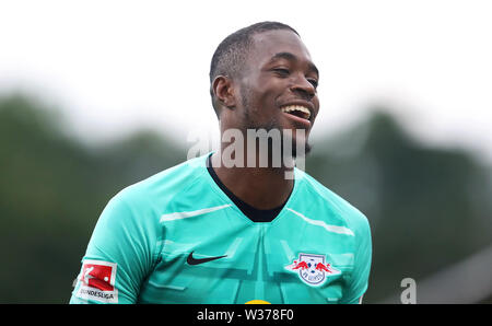 12 Juli 2019, Deutschland (Deutsch), Leipzig: Fußball, Test Matches: RB Leipzig - FC Zürich: Leipziger Torwart Yvon Mvogo lacht. Foto: Ronny Hartmann/dpa Stockfoto