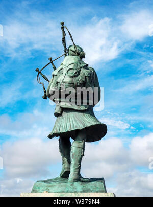 Statue von Piper Bill Millin. Bill Millin war persönliche Piper zu Simon Fraser, 15. Lord Lovat, Kommandeur der 1 Spezielle Service Brigade an D-Day Stockfoto