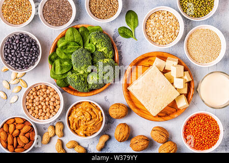 Gesunde Ernährung vegane Ernährung, veggie Protein Quellen. Ansicht von oben. Stockfoto