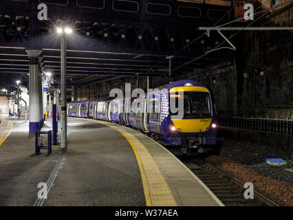 Abellio Scotrail Klasse 172 Turbostarbahn am Bahnhof Glasgow Queen Street Stockfoto