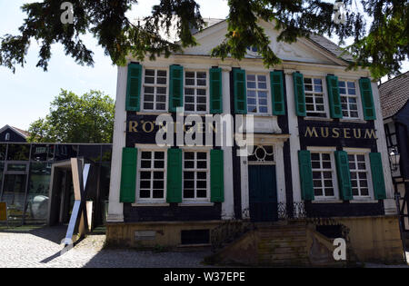 Remscheid, Deutschland. 10. Juli 2019. Die "Deutsche X-Ray Museum' bietet dem Besucher mit einem technischen und historischen Überblick über die Arbeit der Physiker Wilhelm Conrad Röntgen, der Entdecker der X-Strahlen, die er X-Strahlen nennt. Credit: Horst Ossinger //dpa/Alamy leben Nachrichten Stockfoto