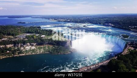 Luftaufnahme der Hufeisenfälle bei den Niagara Fällen in Buffalo, New York, USA Stockfoto