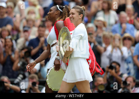 Wimbledon, UK. 13. Juli, 2019. Wimbledon, UK. 13. Juli, 2019. SIMONA HALEP, SERENA WILLIAMS, die Wimbledon Championships 2019, 2019 Quelle: Allstar Bildarchiv/Alamy Live News Credit: Allstar Bildarchiv/Alamy leben Nachrichten Stockfoto