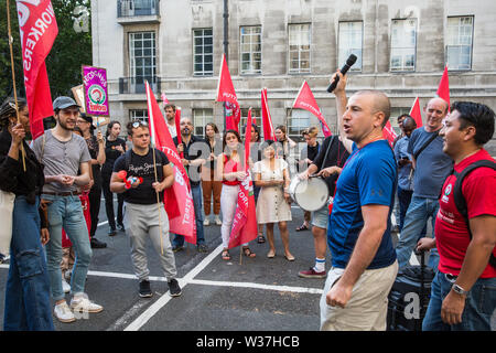 London, Großbritannien. 12. Juli, 2019. Ausgelagerte Arbeitnehmer an der Universität von London und ihre Unterstützer auf der Grundlage hören Sie Jason Moyer-Lee, Generalsekretär von t Stockfoto
