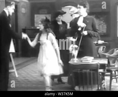 Der arme kleine reiche Mädchen 1917 - filmshot 1. Stockfoto