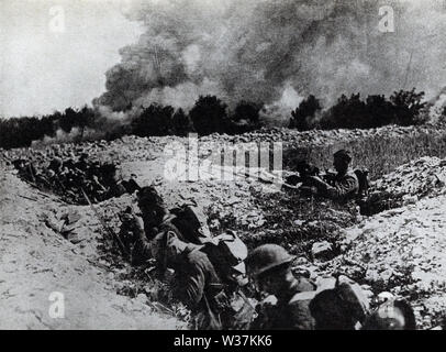 Die Bildunterschrift auf diesem Foto, das in den frühen 20er Jahren liest: Amerikaner in der Schale Löcher in No Man's Land vorbereiten für das Gas Wellen in Richtung zu Ihnen kommen. Stockfoto