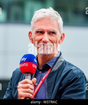 TOWCESTER, Vereinigtes Königreich. 13. Juli, 2019. Der ehemalige britische F1 Rennfahrer - Damon Hill für Sky Sport nach dem Qualifying in der Formel 1 Rolex Grand Prix 2019 erschien in Silverstone am Samstag, Juli 13, 2019 in TOWCESTER, ENGLAND. Credit: Taka G Wu/Alamy leben Nachrichten Stockfoto