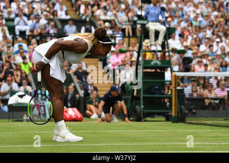 London, Großbritannien. 13 Juli, 2019 (190713) - LONDON, 13. Juli 2019 (Xinhua) - Serena Williams aus den Vereinigten Staaten reagiert während der Damen Finale mit Simona Halep Rumäniens am 2019 Wimbledon Tennis Championships in London, Großbritannien, 13. Juli 2019. (Xinhua / Lu Yang) Quelle: Xinhua/Alamy leben Nachrichten Stockfoto