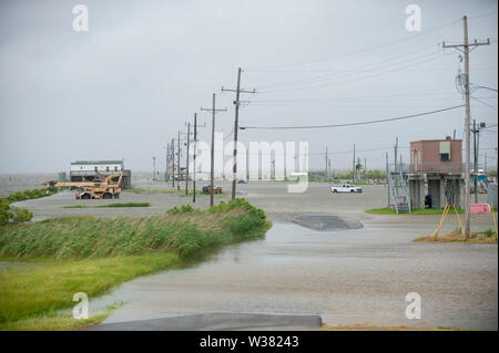 Der Mississippi River zusammen mit den vielen Nebenflüssen und Seen in New Orleans bereits geflutet während der Vorbereitung. New Orleans und anderen Teilen der Golf von Mexiko der Tropische Sturm Barry landfall machen vorbereiten, mit einem katastrophalen Niederschlag. Mit Wasser des Mississippi River hoch und ein Sturm im Golf von Mexiko bilden, die erwartet wird, Landfall auf der Louisiana und Texas Küsten zu machen, befürchten viele, dass Deiche versagen, und dass New Orleans erneut überflutet, so schlecht wie es war in der Zeit nach 2004 von Hurrikan Kartina werden. Stockfoto