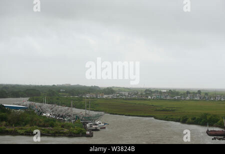 Der Mississippi River zusammen mit den vielen Nebenflüssen und Seen in New Orleans bereits geflutet während der Vorbereitung. New Orleans und anderen Teilen der Golf von Mexiko der Tropische Sturm Barry landfall machen vorbereiten, mit einem katastrophalen Niederschlag. Mit Wasser des Mississippi River hoch und ein Sturm im Golf von Mexiko bilden, die erwartet wird, Landfall auf der Louisiana und Texas Küsten zu machen, befürchten viele, dass Deiche versagen, und dass New Orleans erneut überflutet, so schlecht wie es war in der Zeit nach 2004 von Hurrikan Kartina werden. Stockfoto