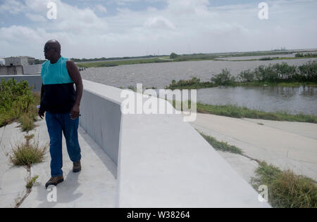 Der Mississippi River zusammen mit den vielen Nebenflüssen und Seen in New Orleans bereits geflutet während der Vorbereitung. New Orleans und anderen Teilen der Golf von Mexiko der Tropische Sturm Barry landfall machen vorbereiten, mit einem katastrophalen Niederschlag. Mit Wasser des Mississippi River hoch und ein Sturm im Golf von Mexiko bilden, die erwartet wird, Landfall auf der Louisiana und Texas Küsten zu machen, befürchten viele, dass Deiche versagen, und dass New Orleans erneut überflutet, so schlecht wie es war in der Zeit nach 2004 von Hurrikan Kartina werden. Stockfoto