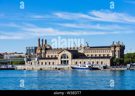 Barcelona, Spanien - 3. November 2018: Bau der Barcelona staatliche Steuerbehörde in Port Vell, ein Teil der Waterfront Hafen in Ba Stockfoto