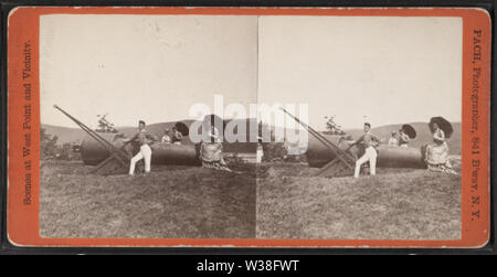 Ansicht der militärischen Männer und Damen um eine Kanone, die von Pach, G W (Gst. W), 1845-1904 Stockfoto