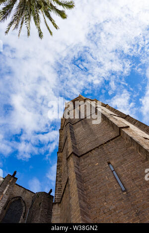 Esglesia de Santa Maria del Pi, Detail der alte Turm. Barcelona, Spanien. Stockfoto