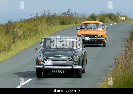 Lancashire Automobil Club von Küste zu Küste 2019; ab dem Midland Hotel in Morecambe und Dunsley Hall im Sandsend in der Nähe von Whitby dieser Oldtimer von Küste zu Küste Rallye Route überquert die Höhen der fantastischen Landschaft in den Trog von Bowland mit Blick über Morecambe Bay. Die Veranstaltung ist offen für klassische und geschätzten Erbe Autos aller Altersgruppen nehmen die Herausforderung an und eine Strecke mit rund 170 Meilen von den Strassen und Autobahnen des ländlichen England. Stockfoto