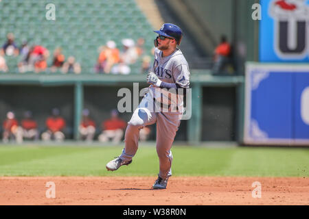 Baltimore, MD, USA. 13. Juli, 2019. Tampa Bay Rays Mittelfeldspieler Austin Wiesen (17) runden die zweite Basis im ersten Spiel eines Double header zwischen der Tampa Bay Rays und die Baltimore Orioles in Camden Yards, Baltimore, MD. Jonathan Huff/CSM/Alamy leben Nachrichten Stockfoto