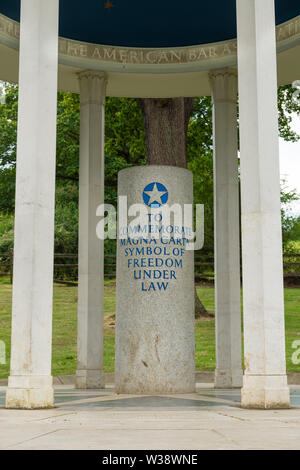 Magna Carta Memorial, Runnymede, Surrey, Großbritannien, die von der American Bar Association (ABA), um ein Design erstellt wurde, die von Sir Edward Maufe Stockfoto