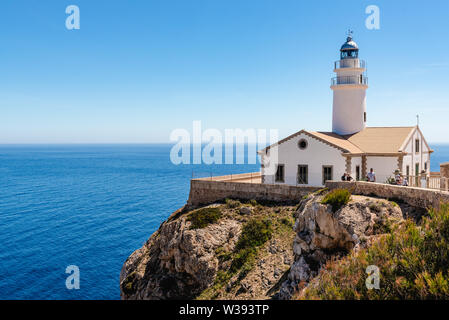 MALLORCA, SPANIEN - 10. Mai 2019: Die capdepera Leuchtturm am östlichsten Punkt von Mallorca, eine der bekanntesten Leuchttürme auf der i Stockfoto