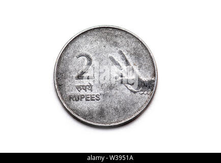 Vintage Two 2 Rupies Eisenmünze isoliert auf weißem Hintergrund Draufsicht Stockfoto