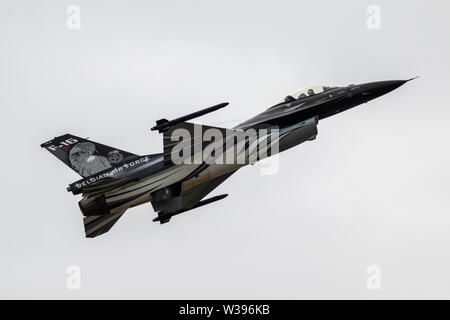 Yeovilton, UK. 13. Juli, 2019. Eine Belgain Air Force F-16 Tfrom der UKs NATO-Verbündeten andere NATO-Flugzeuge nahmen teil einschließlich Flugzeuge aus Litauen, die Vereinigten Staaten und Kanada und Beteiligung eine Reihe von historischen Flugzeugen und dem RAFs rote Pfeile in diesem Jahre Yeovilton International Air Tag an der Royal Naval Air Station Yeovilton in Somerset Credit beteiligt: Fotografieren Nord/Alamy leben Nachrichten Stockfoto