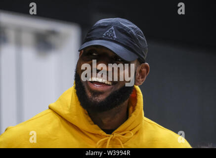 Los Angeles, Kalifornien, USA. 13. Juli, 2019. Los Angeles Lakers NBA Basketball Spieler, LeBron James, besucht eine Nachrichten Konferenz Anthony Davis an der UCLA Health Training Center in El Segundo, Kalifornien, Samstag, Juli 13, 2019 Credit: Ringo Chiu/ZUMA Draht/Alamy Leben Nachrichten einzuführen Stockfoto