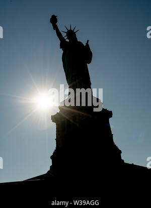 Es ist ein Ausschnitt auf Blau von Lady Liberty in die Freiheitsstatue Stockfoto