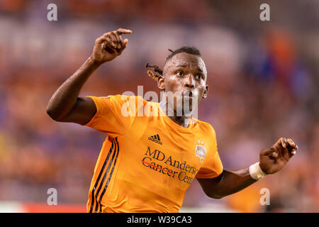 Houston, Texas, USA. 12. Juli, 2019. Houston Dynamo vorwärts Albertino Elis (17) Bei einem Match zwischen Los Angeles FC und Houston Dynamo bei BBVA Stadion in Houston, Texas. Die endgültige LAFC gewinnt 3-1. Maria Lysaker/CSM/Alamy leben Nachrichten Stockfoto