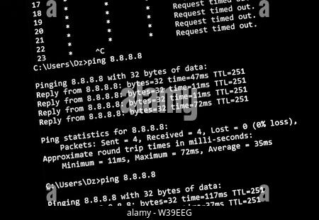 Befehl ping-Test auf einem Bildschirm, in der Nähe Stockfoto