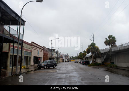 Starke Winde und Scharen von Regen markieren Sie die Ankunft des tropischen Sturms Barry in Morgan City, Louisiana zu landen. Städte entlang der Golfküste selbst Strebe für die erwarteten Hochwasser und starke Winde, die den Sturm begleiten, dass viele glauben machen wird um 12.00 Uhr landfall als Kategorie 1 Hurrikan. Stockfoto