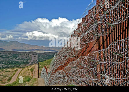 Grenzzaun in Nogales Arizona auf US-Seite Stockfoto