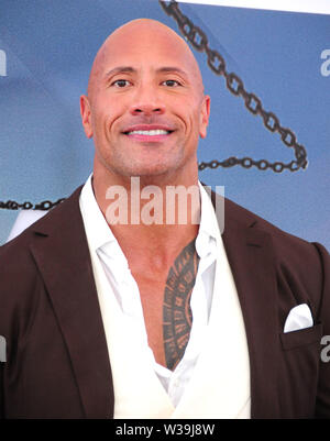 Hollywood, Kalifornien, USA, 13. Juli 2019 Schauspieler Dwayne Johnson besucht die Weltpremiere von Universal Pictures' "Fast & Furious präsentiert: Hobbs & Shaw' - Anreise am Juli 13, 2019 bei Dolby Theater in Hollywood, Kalifornien, USA. Foto von Barry King/Alamy leben Nachrichten Stockfoto